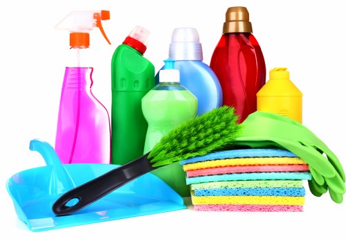 Room-by-room end of tenancy cleaning process in a rental home